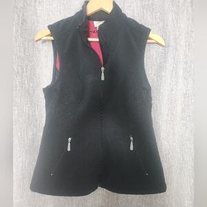 Ariat Black Sleeveless Vest for Versatile Layering